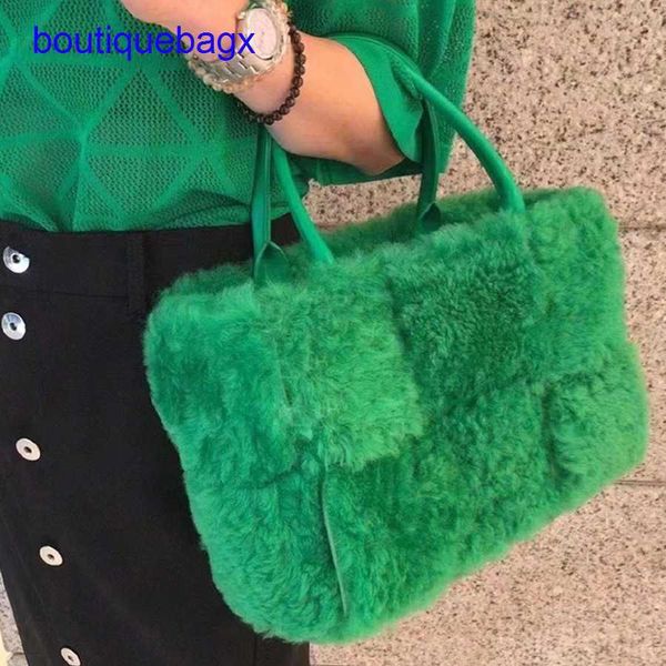 luxury bottegss venetss arco evening bags online store autumn and winter new large capacity plush handbag splicing simple soft tot with logo
luxury bottegss venetss arco evening bags online store autumn and winter new large capacity plush handbag splicing simple soft tot with logo