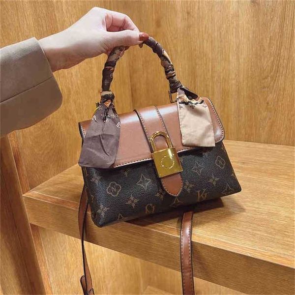 handbag 2023 fashion women's bag leather quality handbag and simple personality diagonal shoulder leisure bag
handbag 2023 fashion women's bag leather quality handbag and simple personality diagonal shoulder leisure bag