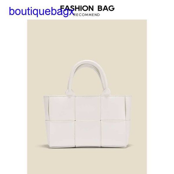 luxury bottegss venetss arco evening bags online store new tote summer 2023 knitted commuter spring and versatile lar with logo b91j
luxury bottegss venetss arco evening bags online store new tote summer 2023 knitted commuter spring and versatile lar with logo b91j