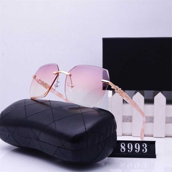 sunglasses 2023 new overseas sunglasses men's and women's street shooting travel fashion glasses 8993, White;black
sunglasses 2023 new overseas sunglasses men's and women's street shooting travel fashion glasses 8993, White;black