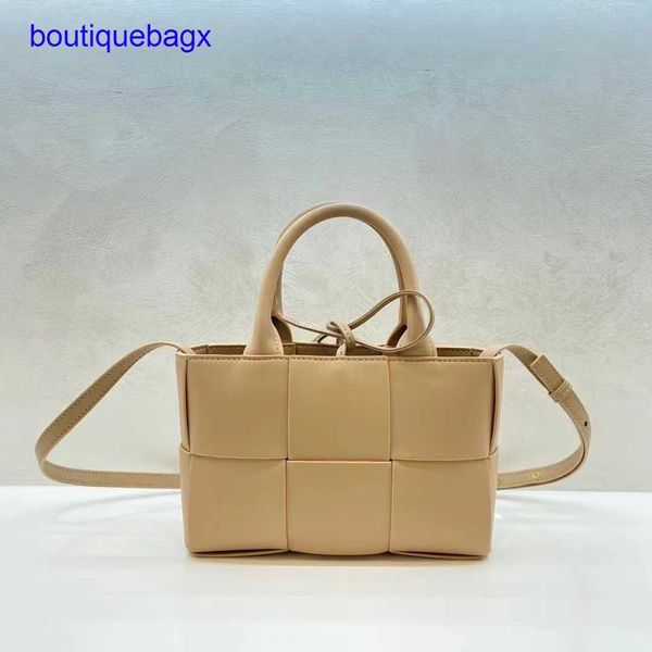 luxury bottegss venetss arco evening bags online store woven 2023 summer new leather mini spring and carrying bag commuting fashio with logo
luxury bottegss venetss arco evening bags online store woven 2023 summer new leather mini spring and carrying bag commuting fashio with logo