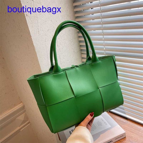 luxury bottegss venetss arco evening bags online store fashion one shoulder bag tote 2023 new spring and summer large capacity lat with logo
luxury bottegss venetss arco evening bags online store fashion one shoulder bag tote 2023 new spring and summer large capacity lat with logo