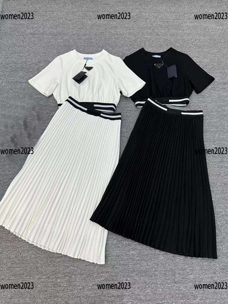 luxury women sets ladies dress 2pcs metal logo accessories short t-shirt and pleated skirt summer elegant size s-l new arrival, White
luxury women sets ladies dress 2pcs metal logo accessories short t-shirt and pleated skirt summer elegant size s-l new arrival, White