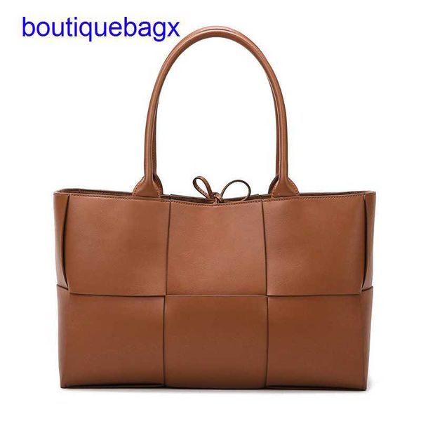 luxury bottegss venetss arco evening bags online store women 2023 new hand woven soft leather texture tote advanced simple leisure with logo
luxury bottegss venetss arco evening bags online store women 2023 new hand woven soft leather texture tote advanced simple leisure with logo