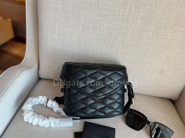 fashion one shoulder bag luxury women's bag designer handbag box bag crossbody bag ringer pattern clamshell purse metal lock buckle mak
fashion one shoulder bag luxury women's bag designer handbag box bag crossbody bag ringer pattern clamshell purse metal lock buckle mak