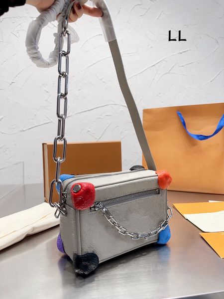 designer fashionable small square bag for men and women universal printing chain design luxury bag
designer fashionable small square bag for men and women universal printing chain design luxury bag