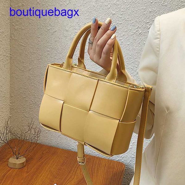 luxury bottegss venetss arco evening bags online store small women's summer versatile 2023 new fashion crossbody handheld woven sq with
luxury bottegss venetss arco evening bags online store small women's summer versatile 2023 new fashion crossbody handheld woven sq with