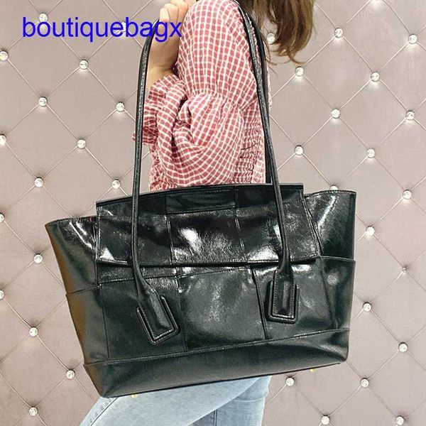 luxury bottegss venetss arco evening bags online store 2023 new fashion wing cowhide large shoulder capacity network red texture u with logo
luxury bottegss venetss arco evening bags online store 2023 new fashion wing cowhide large shoulder capacity network red texture u with logo