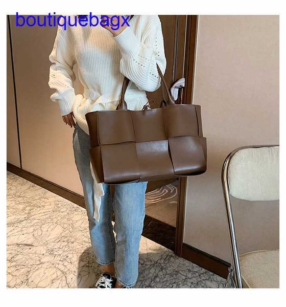 luxury bottegss venetss arco evening bags online store large female 2023 early autumn new korean texture shoulder capacity woven t with logo
luxury bottegss venetss arco evening bags online store large female 2023 early autumn new korean texture shoulder capacity woven t with logo