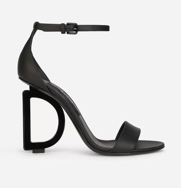 2023 luxury summer keira patent leather sandals shoes black nude white women's pop heel gold-plated carbon high heels party wedding san
2023 luxury summer keira patent leather sandals shoes black nude white women's pop heel gold-plated carbon high heels party wedding san