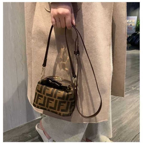 handbag 2023 fashion women's bag leather quality handbag small canvas pillow double old pattern portable lunch box shoulder messenger b
handbag 2023 fashion women's bag leather quality handbag small canvas pillow double old pattern portable lunch box shoulder messenger b