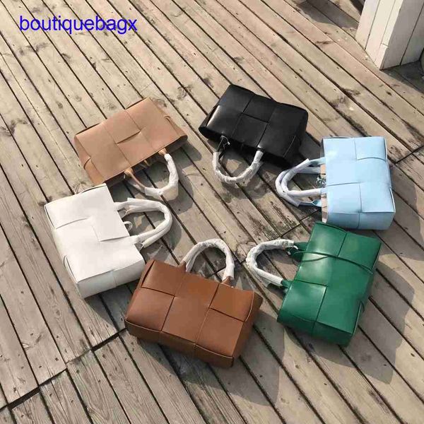 luxury bottegss venetss arco evening bags online store 2023 new early spring fashion tote handbag large capacity zipper inner sing with logo
luxury bottegss venetss arco evening bags online store 2023 new early spring fashion tote handbag large capacity zipper inner sing with logo