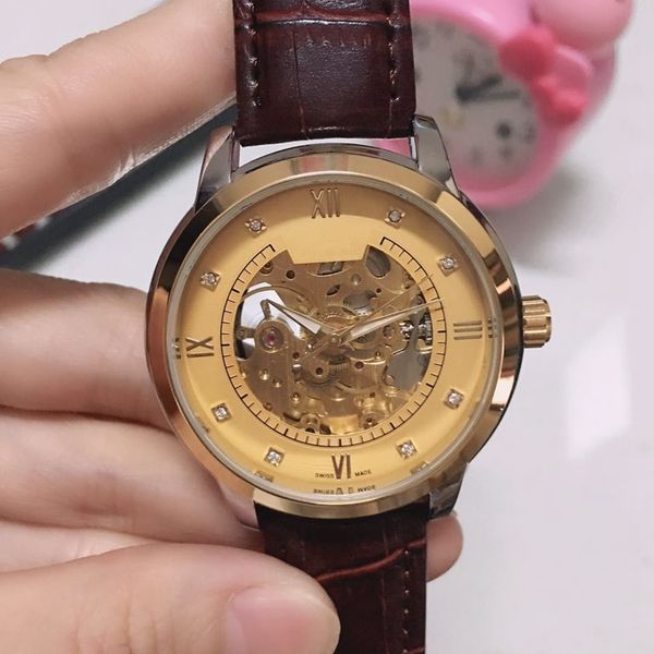 2023 new luxury watches three stitches automatic mechanical watch designer wristwatches luxury brand leather strap casual sports style, Slivery;brown
2023 new luxury watches three stitches automatic mechanical watch designer wristwatches luxury brand leather strap casual sports style, Slivery;brown
