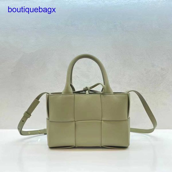 luxury bottegss venetss arco evening bags online store vegetable 2023 capacity new large woven tote bag basket color contrast leat with logo
luxury bottegss venetss arco evening bags online store vegetable 2023 capacity new large woven tote bag basket color contrast leat with logo