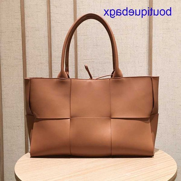luxury bottegss venetss arco evening bags online store leather large bag chessboard new hand hand woven capacity tote bag fashion with logo
luxury bottegss venetss arco evening bags online store leather large bag chessboard new hand hand woven capacity tote bag fashion with logo