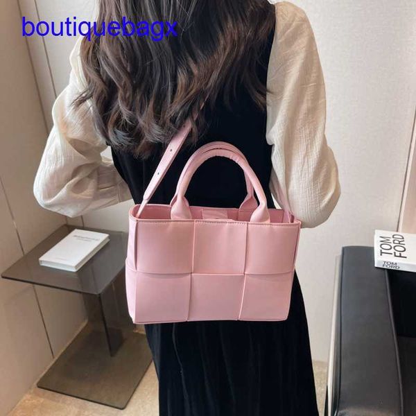 luxury bottegss venetss arco evening bags online store woven mini checkered 2023 tote bag with new large capacity fashionable and with logo
luxury bottegss venetss arco evening bags online store woven mini checkered 2023 tote bag with new large capacity fashionable and with logo