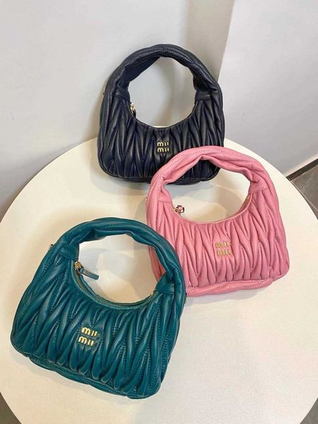 2002 autumn new hobo premium new moon bag sheepskin pleated handheld one shoulder fashion crossbody women's bag fashion
2002 autumn new hobo premium new moon bag sheepskin pleated handheld one shoulder fashion crossbody women's bag fashion