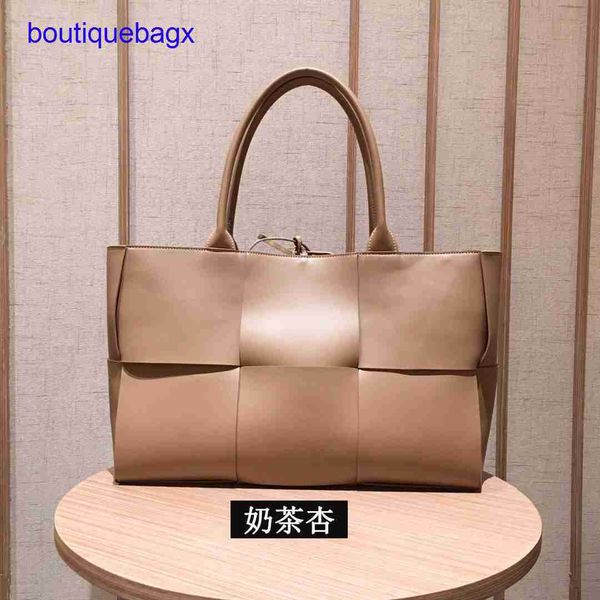 luxury bottegss venetss arco evening bags online store bag 2023 new autumn large winter texture woven tote women's leather capacit with
luxury bottegss venetss arco evening bags online store bag 2023 new autumn large winter texture woven tote women's leather capacit with