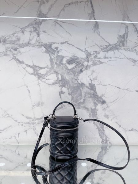 fashion handbag luxury female designer bag crossbody bag zipper open lid cylindrical one shoulder bag purse black bucket bag black silver bu
fashion handbag luxury female designer bag crossbody bag zipper open lid cylindrical one shoulder bag purse black bucket bag black silver bu