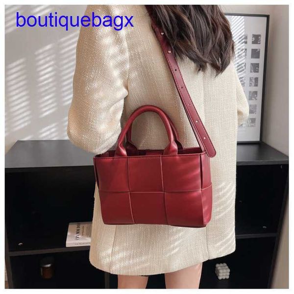 luxury bottegss venetss arco evening bags online store bag fashion korean version 2023 spring texture new large woven commuting to with logo
luxury bottegss venetss arco evening bags online store bag fashion korean version 2023 spring texture new large woven commuting to with logo