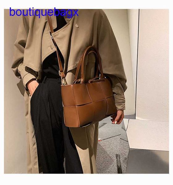 luxury bottegss venetss arco evening bags online store western-style high-grade versatile large-capacity portable women's bag new with
luxury bottegss venetss arco evening bags online store western-style high-grade versatile large-capacity portable women's bag new with