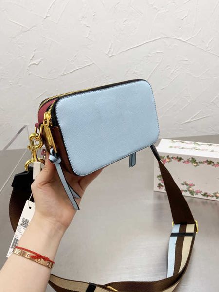 2023 designer bag messenger bag women's oblique camera bag leather double zipper color match casual wide backstrap shoulder bag fashion
2023 designer bag messenger bag women's oblique camera bag leather double zipper color match casual wide backstrap shoulder bag fashion