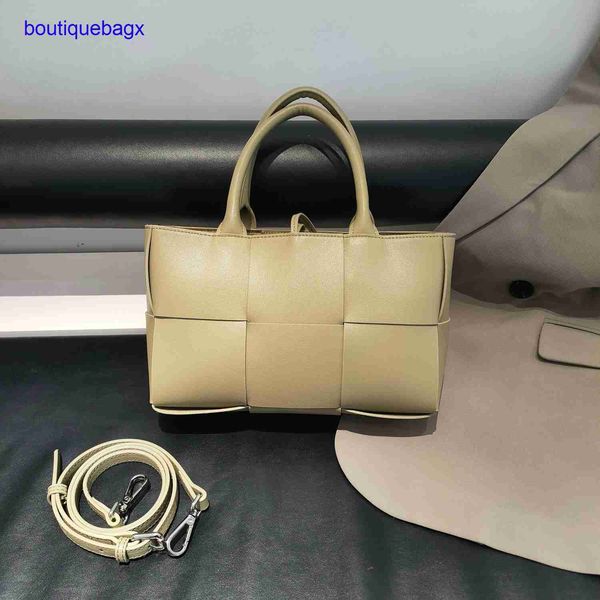 luxury bottegss venetss arco evening bags online store leather tote bag 2023 woven women's new small hand simple texture shoulder with
luxury bottegss venetss arco evening bags online store leather tote bag 2023 woven women's new small hand simple texture shoulder with