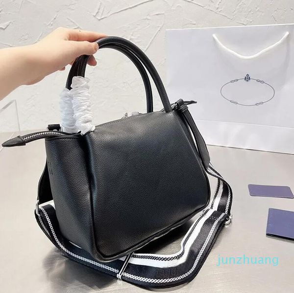 pra da bag designer bag fashion large capacity tote leather handbag purse detachable braided wide strap crossbody bag fashion letter zipper
pra da bag designer bag fashion large capacity tote leather handbag purse detachable braided wide strap crossbody bag fashion letter zipper