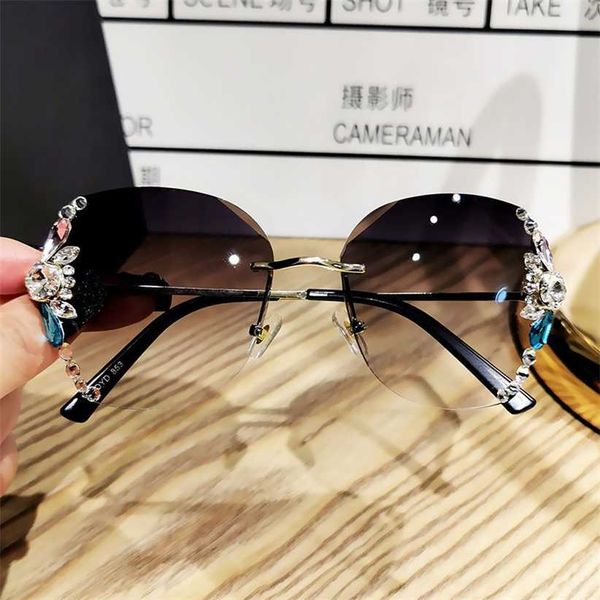 2023 new net red belt drilling women's anti ultraviolet radiation big round face thin sunglasses new korean fashion in, White;black
2023 new net red belt drilling women's anti ultraviolet radiation big round face thin sunglasses new korean fashion in, White;black