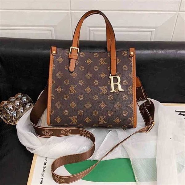 handbag 2023 fashion women's bag leather quality handbag women's trend printing handbag shoulder messenger bag
handbag 2023 fashion women's bag leather quality handbag women's trend printing handbag shoulder messenger bag