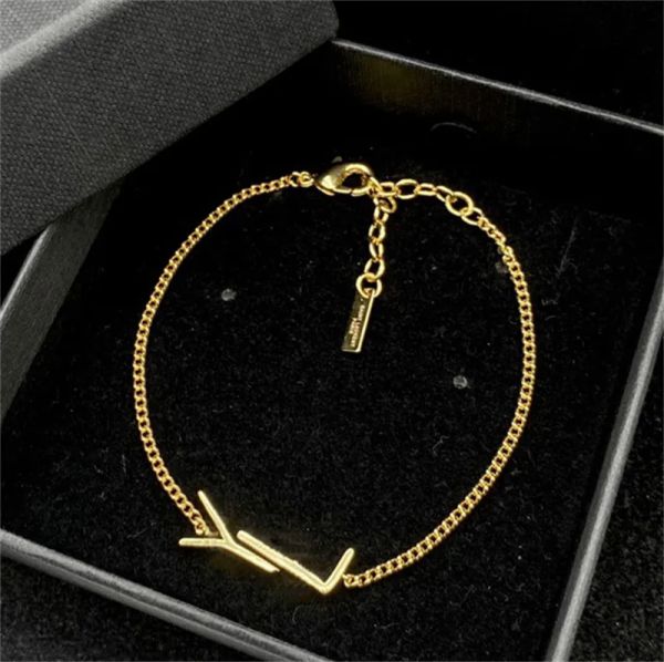 2023 designer jewelry pendant necklaces wedding party bracelets jewellery chain brand simple letter women ornaments gold necklace, Silver
2023 designer jewelry pendant necklaces wedding party bracelets jewellery chain brand simple letter women ornaments gold necklace, Silver