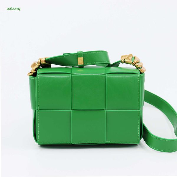 bottegs venets cassette cross-body 2023 spring and summer new fashion women's bag woven plaid oil wax leather small square one shoulder
bottegs venets cassette cross-body 2023 spring and summer new fashion women's bag woven plaid oil wax leather small square one shoulder