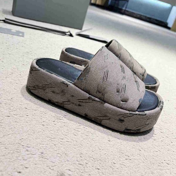 men woman sandals summer fashion slippers thick bottom balencaigaity chunky rubber slides platform alphabet lady bright leather heel sandal, Black
men woman sandals summer fashion slippers thick bottom balencaigaity chunky rubber slides platform alphabet lady bright leather heel sandal, Black