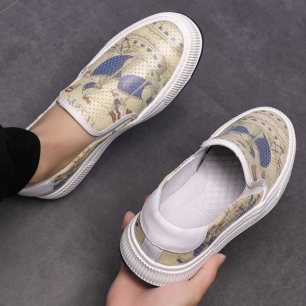 2023 luxury men running shoes breathable loafers large size 37-45 printed totem first layer of cowhide male sneakers chaussure, Black
2023 luxury men running shoes breathable loafers large size 37-45 printed totem first layer of cowhide male sneakers chaussure, Black