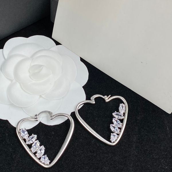heart shape delicate crystal earrings designer fashion diamond ear loop simple earring for womens, Golden;silver
heart shape delicate crystal earrings designer fashion diamond ear loop simple earring for womens, Golden;silver