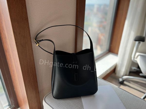 designer bag spring and autumn fashion leather one shoulder bag 2023 purse luxury women's crossbody bag tote bag underarm bag black
designer bag spring and autumn fashion leather one shoulder bag 2023 purse luxury women's crossbody bag tote bag underarm bag black