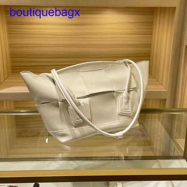 luxury bottegss venetss arco evening bags online store 2023 new fashion green big women's kamans woven oil wax large tote with logo 8n1
luxury bottegss venetss arco evening bags online store 2023 new fashion green big women's kamans woven oil wax large tote with logo 8n1