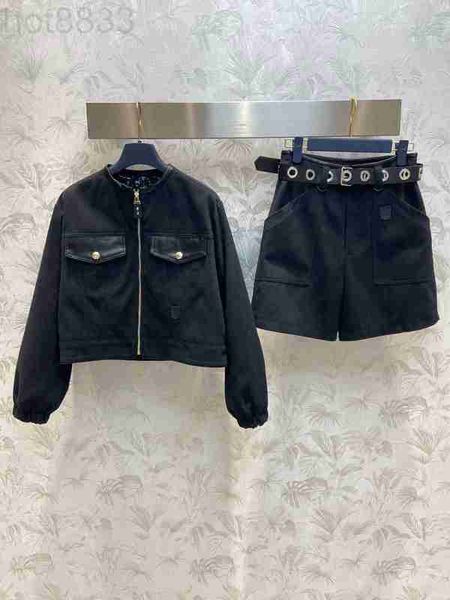 women's two piece pants designer 2023 elegant lady tracksuit long sleeve o-neck jacket fashion straight metal belt shorts matching set, White
women's two piece pants designer 2023 elegant lady tracksuit long sleeve o-neck jacket fashion straight metal belt shorts matching set, White