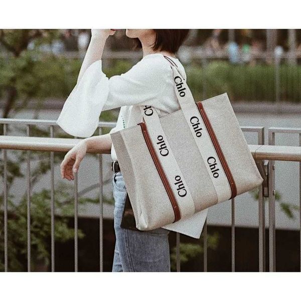 woody designer tote bag single shoulder canvas new small design portable large fashion summer female capacity uqjz, Black;red
woody designer tote bag single shoulder canvas new small design portable large fashion summer female capacity uqjz, Black;red