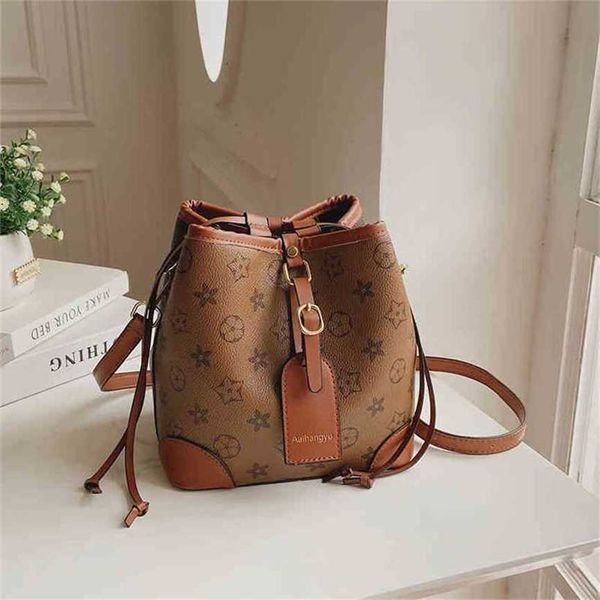 handbag 2023 fashion women's bag leather quality handbag female women's shoulder messenger korean contrast color vegetable basket
handbag 2023 fashion women's bag leather quality handbag female women's shoulder messenger korean contrast color vegetable basket