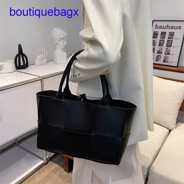 luxury bottegss venetss arco evening bags online store tote new bag fashion 2023 one shoulder spring and summer large capacity lat with logo
luxury bottegss venetss arco evening bags online store tote new bag fashion 2023 one shoulder spring and summer large capacity lat with logo