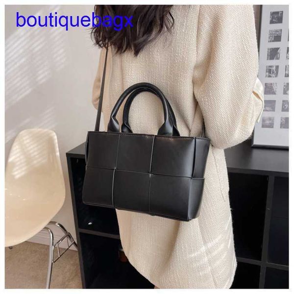 luxury bottegss venetss arco evening bags online store bag 2023 new spring fashion korean texture version large woven commuting to with logo
luxury bottegss venetss arco evening bags online store bag 2023 new spring fashion korean texture version large woven commuting to with logo