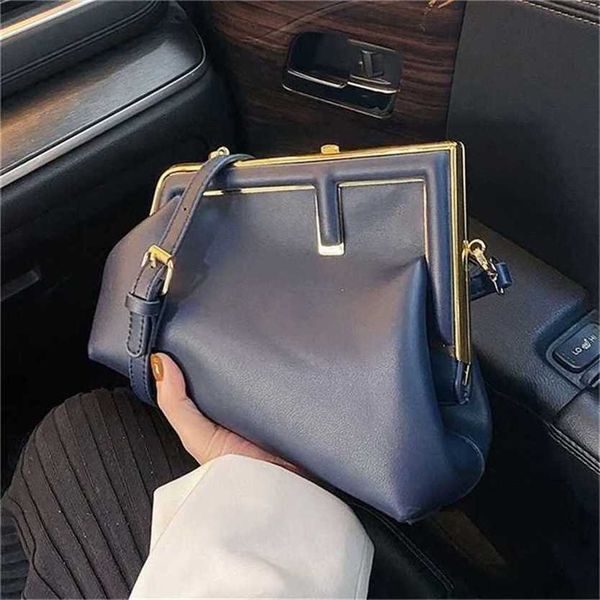 handbag 2023 fashion women's bag leather quality handbag popular clip contrast color diagonal bag
handbag 2023 fashion women's bag leather quality handbag popular clip contrast color diagonal bag