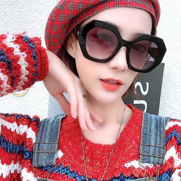 sunglasses 2023 new fashion xiangjia plate 9080 women's net red street pgraphy with polygon high-grade, White;black
sunglasses 2023 new fashion xiangjia plate 9080 women's net red street pgraphy with polygon high-grade, White;black