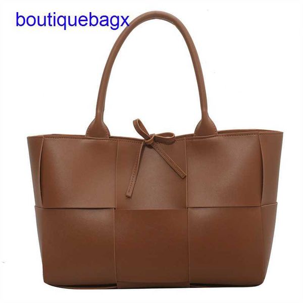 luxury bottegss venetss arco evening bags online store high net red fashion large bag 2023 new sense foreign style single shoulder with logo
luxury bottegss venetss arco evening bags online store high net red fashion large bag 2023 new sense foreign style single shoulder with logo