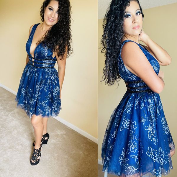 v neck lace a-line short homecoming dresses tulle applique knee length short prom dresses plus size vestidos de festa, Black
v neck lace a-line short homecoming dresses tulle applique knee length short prom dresses plus size vestidos de festa, Black