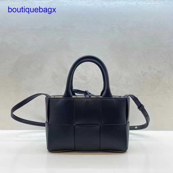 luxury bottegss venetss arco evening bags online store mini 2023 new leather woven spring and summer carrying bag commuting fashio with logo
luxury bottegss venetss arco evening bags online store mini 2023 new leather woven spring and summer carrying bag commuting fashio with logo
