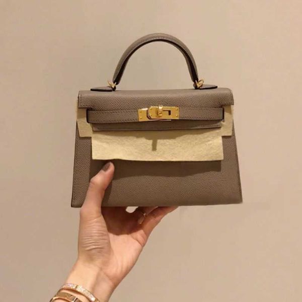 designer bagsecond generation kelies bag mini bag 2021 new fashion net red fashion versatile women's bag portable one shoulder messenge 
designer bagsecond generation kelies bag mini bag 2021 new fashion net red fashion versatile women's bag portable one shoulder messenge