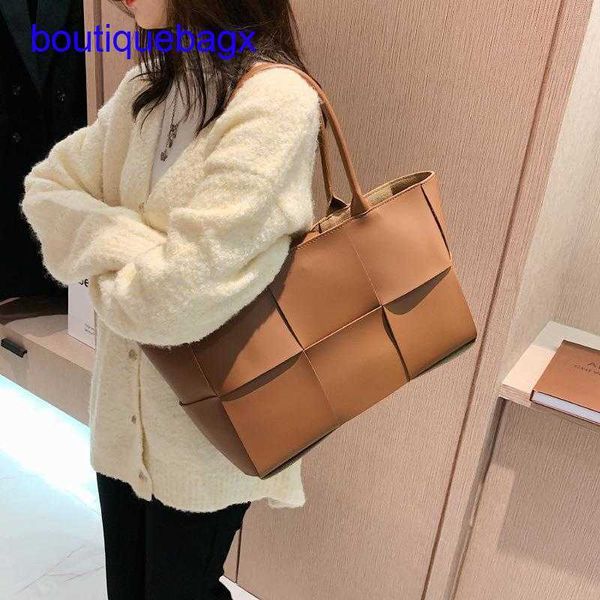 luxury bottegss venetss arco evening bags online store capacity woven bag fashion large hand 2023 new autumn women's simple tote h with
luxury bottegss venetss arco evening bags online store capacity woven bag fashion large hand 2023 new autumn women's simple tote h with