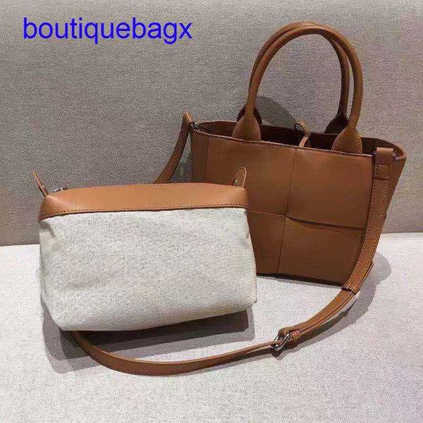 luxury bottegss venetss arco evening bags online store handbag 2023 new early spring fashion tote large capacity zipper inner sing with logo
luxury bottegss venetss arco evening bags online store handbag 2023 new early spring fashion tote large capacity zipper inner sing with logo